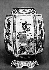 HJexagonal lantern with flowers, birds and butterflies. (famille verte)