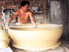 Throwing Classical Porcelain in Jingdezhen